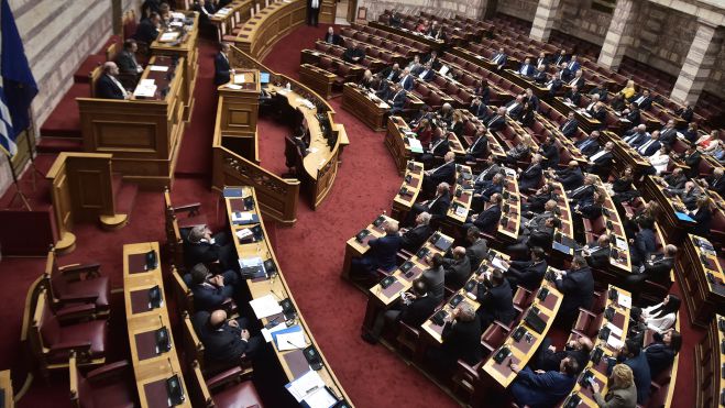 Πρόταση δυσπιστίας σήμερα από το ΠΑΣΟΚ | Στη Βουλή ξανά η κόντρα για τα Τέμπη