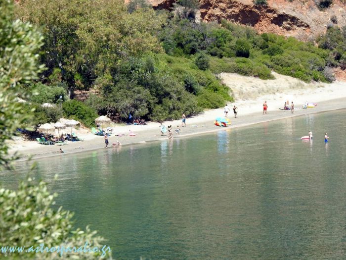 Στους 30 βαθμούς Κελσίου και βουτιές στο Παράλιο Άστρος! (vd)