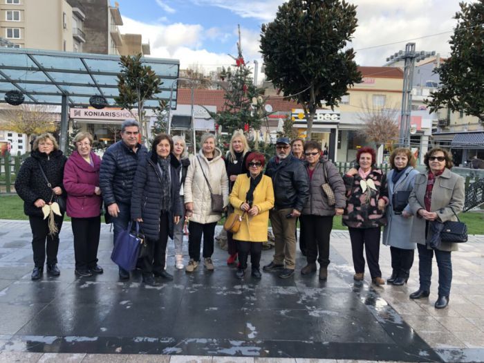 Το Χριστουγεννιάτικο δέντρο του ΚΑΠΗ Δήμου Τρίπολης στην πλατεία Πετρινού (εικόνες)