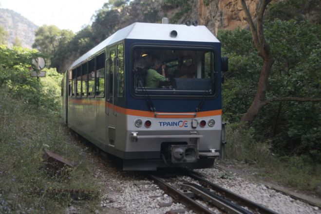 Καλάβρυτα | Ακινητοποιήθηκε η οδοντωτός που ταξίδευε με μαθητές - Μύριζε καμένο λάδι!