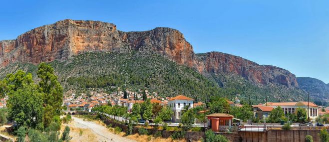 Φοίβος Δεληβοριάς: &quot;Δεν ξέρω αν υπάρχουν πολλά πιο ωραία μέρη απ’ το Λεωνίδιο&quot;!