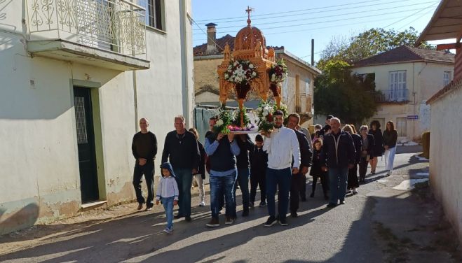 Η περιφορά του Επιταφίου στο χωριό της Επισκοπής Τεγέας (εικόνες)