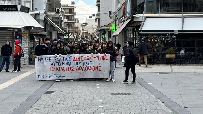 Μαθητές και φοιτητές φώναξαν &quot;όχι&quot; στη συγκάλυψη για τα Τέμπη από την Τρίπολη (εικόνες - βίντεο)