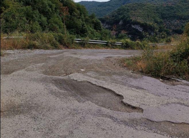 Άθλια η κατάσταση του δρόμου προς τον Λούσιο | Μανδρώνης: &quot;Συζητάμε για προγραμματική σύμβαση με τον Δήμο Γορτυνίας, για να βελτιωθεί η πρόσβαση&quot;