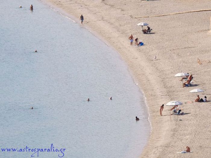 Τα μπάνια του Οκτωβρίου στο Παράλιο Άστρος