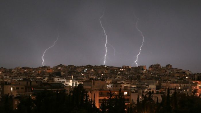 Κλειστά την Κυριακή τα εμπορικά καταστήματα ... λόγω κακοκαιρίας!