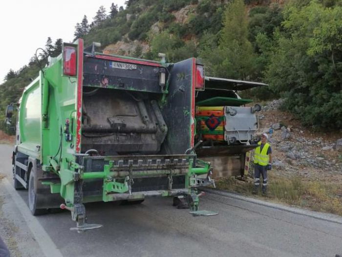 Καθαρισμός και πλύσιμο κάδων απορριμμάτων στη Βόρεια Κυνουρία