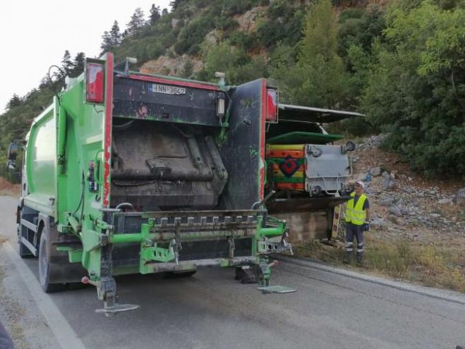 Καθαρισμός και πλύσιμο κάδων απορριμμάτων στη Βόρεια Κυνουρία