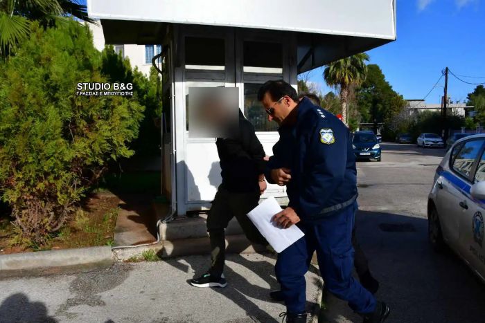 Ναύπλιο | Στον εισαγγελέα ο 34χρονος που χτύπησε τη σύζυγό του στο Άργος (vd)