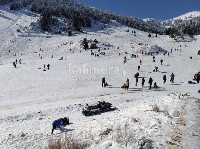 Φανταστική ημέρα στο Χιονοδρομικό Κέντρο Μαινάλου! (vd)