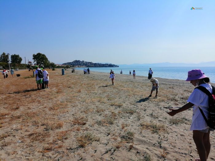 Εντυπωσιακή συμμετοχή στον εθελοντικό καθαρισμό ακτής στο Παράλιο Άστρος (εικόνες)