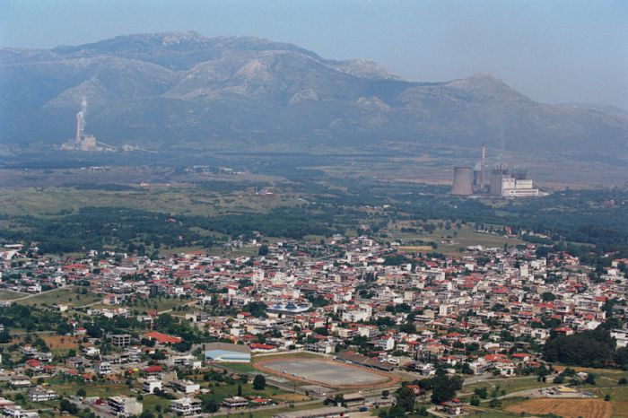 Οι καρκινογόνες αμιαντοσκεπές στους οικισμούς ΜΟΜΑ Μεγαλόπολης