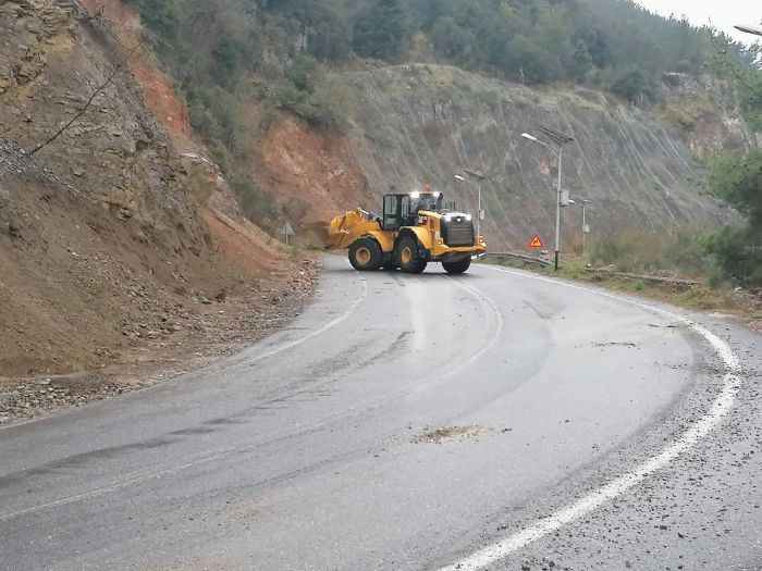 Κατολισθήσεις κοντά στα Λαγκάδια | Ξεκίνησαν τα έργα από την Περιφέρεια (εικόνες)