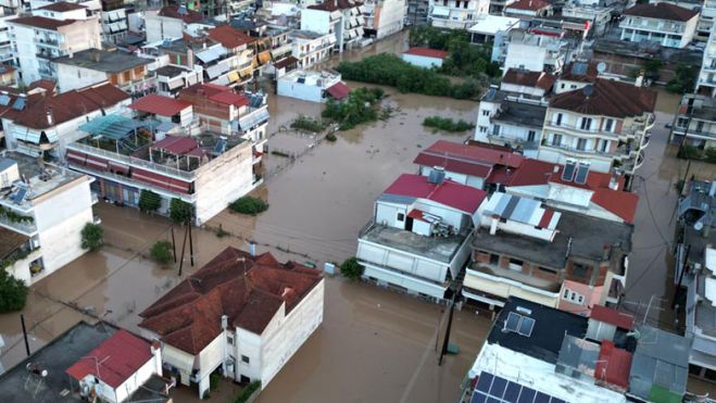 Κόκκινος συναγερμός για τον Πηνειό Απειλείται η Λάρισα - Εκκενώνονται τρία χωριά