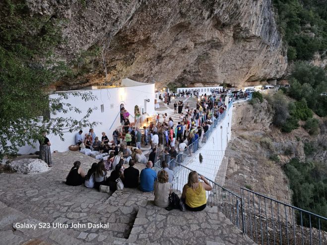 Χώρα Γορτυνίας | Εσπερινή Θεία Λειτουργία στο Ιστορικό Προσκύνημα της Τίμιας Ζώνης της Θεοτόκου (εικόνες)