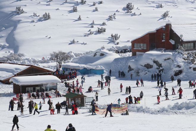 "Αυτήν τη στιγμή, λειτουργούν περίπου 15 χιονοδρομικά κέντρα. Μόνο το Μαίναλο έχει λίγο χιόνι"