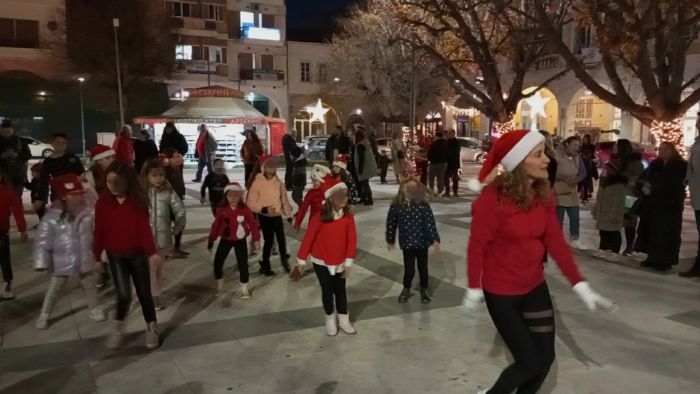 Χαρά, χαμόγελα, ξενοιασιά, αισιοδοξία στο 2ο Santa Walk