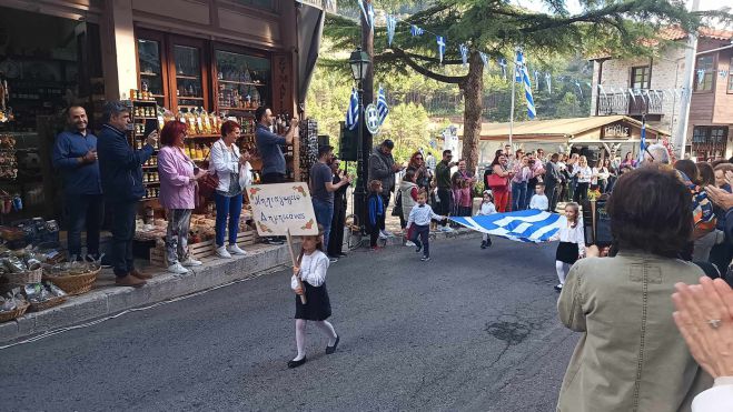 Αντιπροσωπεία της παράταξης &quot;Γορτυνία που μας αξίζει&quot; στις παρελάσεις της περιοχής (εικόνες)