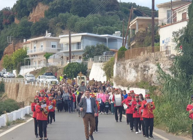 Η μεταφορά της Θαυματουργού Εικόνας του Αγίου Γεωργίου από τα Άνω στα Κάτω Δολιανά (εικόνες)