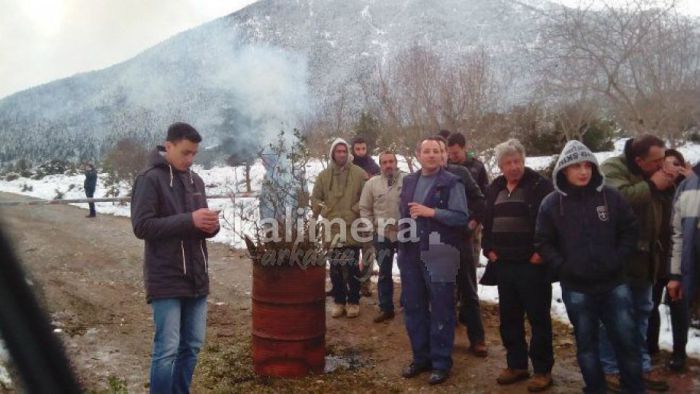 Συγκέντρωση κατοίκων του Λεβιδίου έξω από την Αστυνομία!