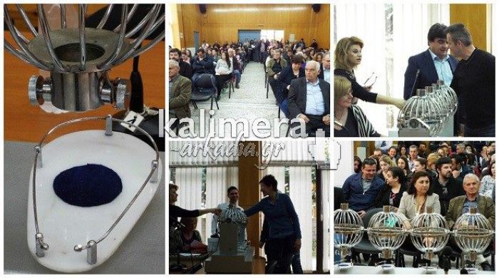 Τρίπολη - Συγκίνηση, χαρά και χειροκροτήματα στην κλήρωση των σπιτιών του ΟΑΕΔ! (vd)