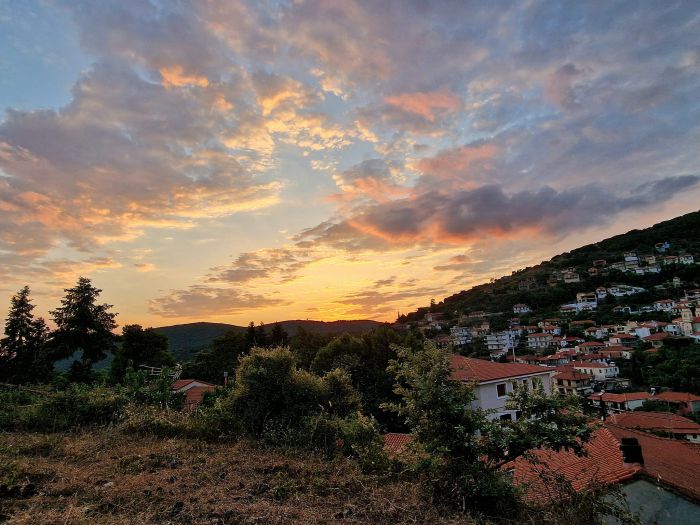 Ένα υπέροχο ηλιοβασίλεμα στα Τρόπαια Γορτυνίας (εικόνες)