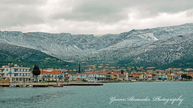 Σε λευκό φόντο ο πανέμορφος Τυρός (εικόνες)