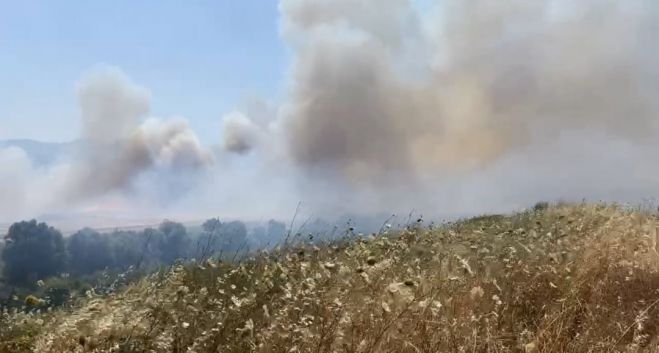 Μαίνεται η φωτιά στην Μεγαλόπολη | Ισχυροί άνεμοι στην περιοχή - Εκκενώθηκαν χωριά (vd)