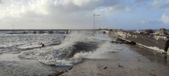 Τραγωδία στην Κυπαρισσία | Γυναίκα παρασύρθηκε από κύματα και πνίγηκε στο λιμάνι