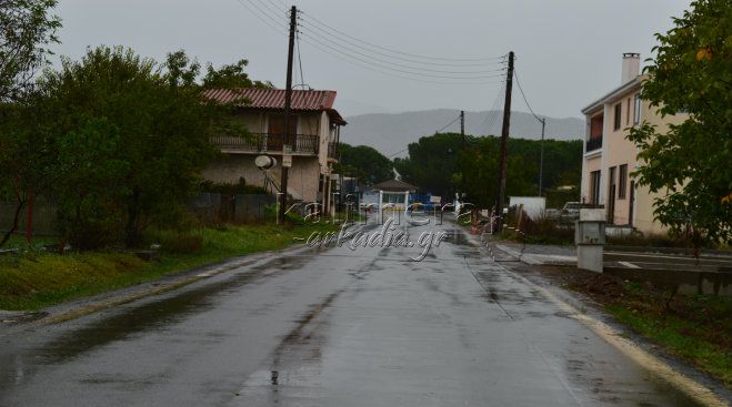 Επιτέλους - Πεζοδρόμια και φώτα μέχρι τα Χριστούγεννα στο δρόμο προς την Αεροπορία!