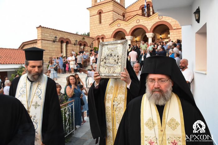 Η Μυροβλύζουσα Παναγία Μαλεβή επέστρεψε στο μόνιμο θρόνο της (εικόνες)