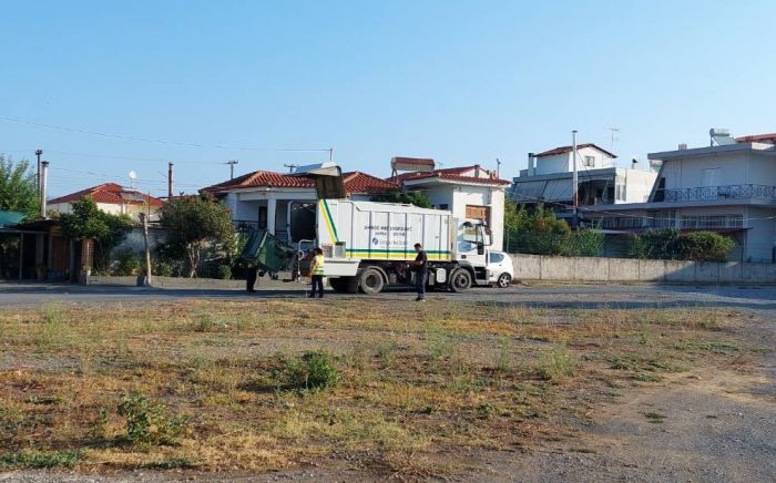 Συνεχίζεται το πλύσιμο κάδων στη Μεγαλόπολη