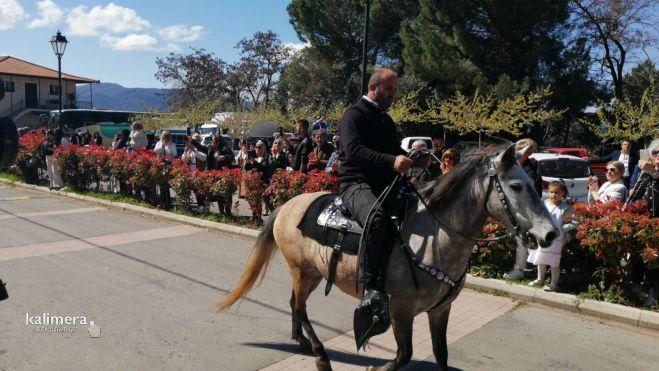 Τρόπαια Γορτυνίας | Αναβίωσε έθιμο με Καβαλάρηδες για τη γιορτή του Αγιώργη! (εικόνες - βίντεο)