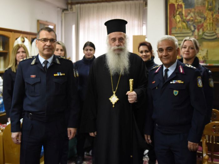 Διεύθυνση Αστυνομίας Αρκαδίας | Τρόφιμα και ρούχα δόθηκαν στην Ιερά Μητρόπολη Μαντινείας και Κυνουρίας (εικόνες)