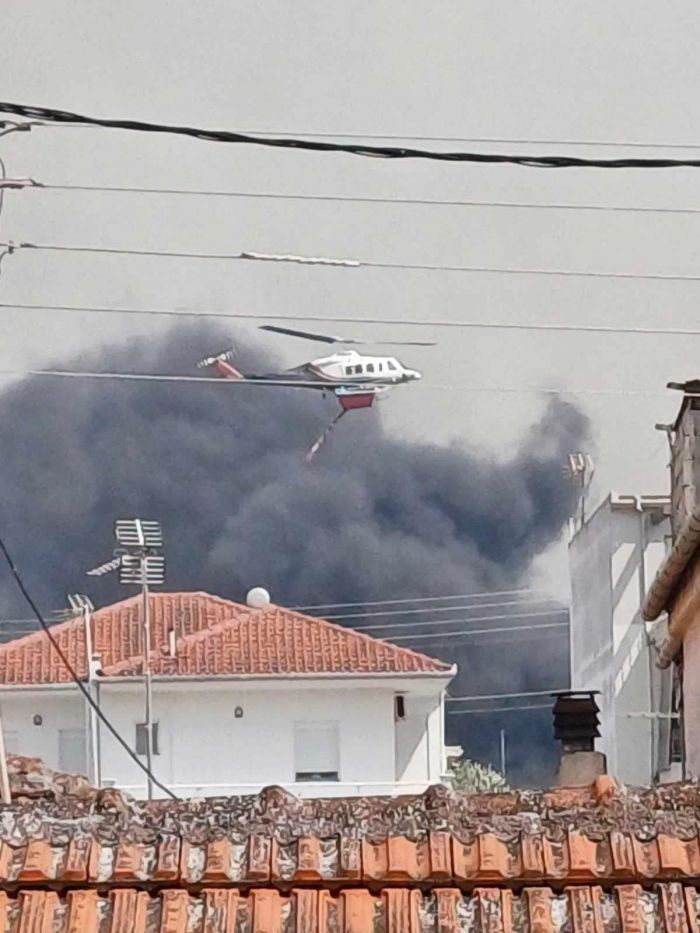 Τραυματίστηκε πυροσβέστης στην πυρκαγιά στο Βελεστίνο - Φέρει εγκαύματα β&#039; βαθμού