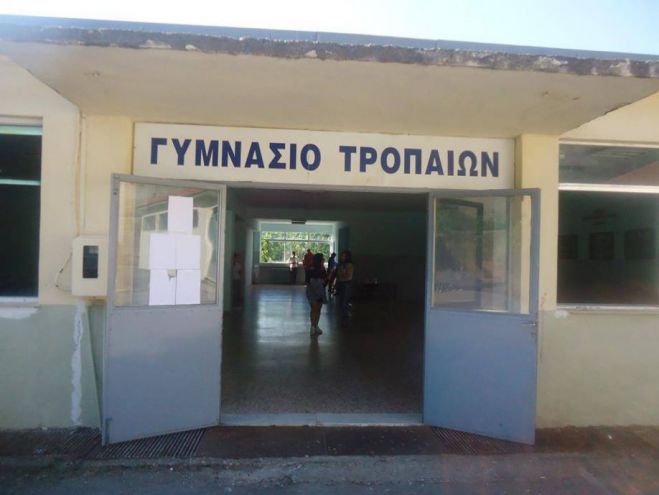 Ερώτηση ΚΚΕ στη Βουλή | "Τρεις μήνες από το πρώτο κουδούνι της νέας σχολικής χρονιάς, παραμένουν δεκάδες κενά σε Γυμνάσια και Λύκεια της Αρκαδίας"