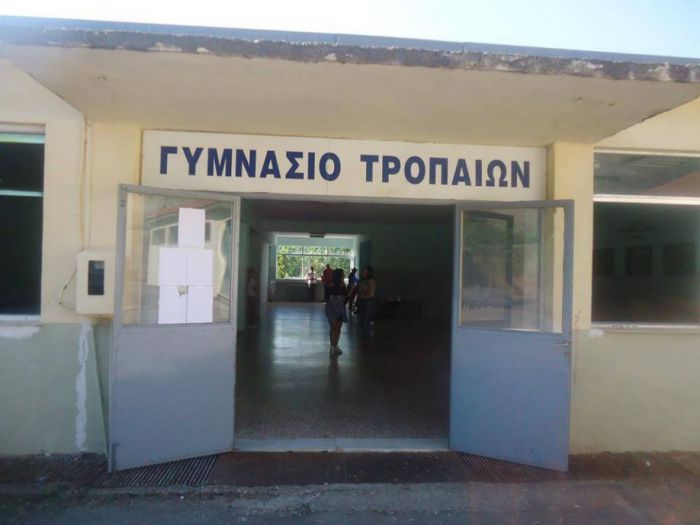 Ερώτηση ΚΚΕ στη Βουλή | &quot;Τρεις μήνες από το πρώτο κουδούνι της νέας σχολικής χρονιάς, παραμένουν δεκάδες κενά σε Γυμνάσια και Λύκεια της Αρκαδίας&quot;