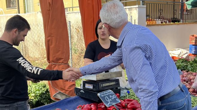 Για άμεση αποπεράτωση της πλατείας Μπασιάκου και στέγαση χώρων λαϊκών αγορών μιλά ο Σμυρνιώτης