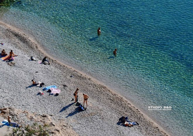 Πρωτοχρονιά στο Ναύπλιο | "Ποδαρικό" με βουτιές στη θάλασσα