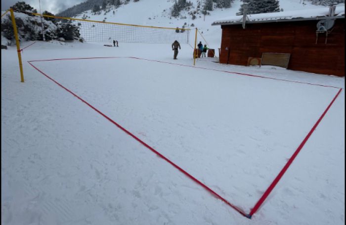 Μόνιμο τερέν Snow Volley στο Χιονοδρομικό Μαινάλου!