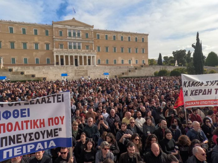 Πλακιάς: &quot;Ευχαριστημένα είναι τα παιδιά που βλέπουν από ψηλά τον κόσμο&quot;