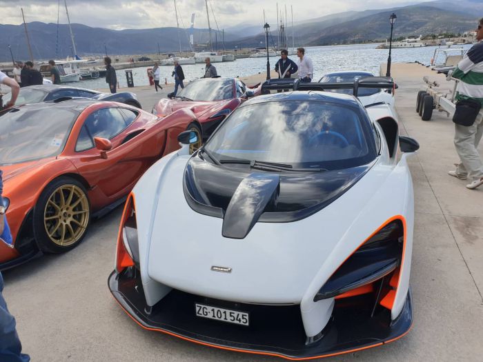 Με εκπληκτικά αυτοκίνητα McLaren γέμισε το λιμάνι στο Παράλιο Άστρος (εικόνες)