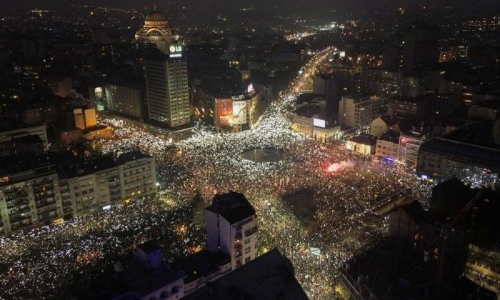 Σερβία | Παραιτήθηκε η κυβέρνηση στον απόηχο των ιστορικών διαδηλώσεων