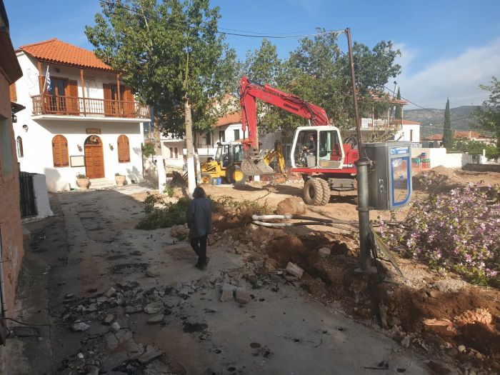 Άγιος Ανδρέας Κυνουρίας | Μπήκαν μπουλντόζες, ξεκίνησε η ανάπλαση της πλατείας! (εικόνες)