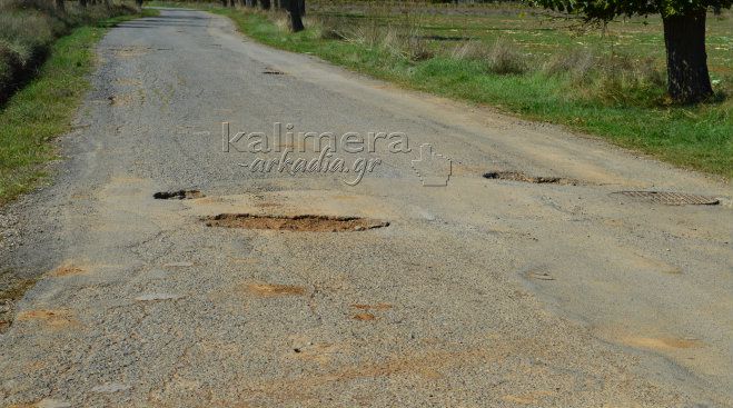 Γεμάτοι λακκούβες οι δρόμοι που ενώνουν το Πέλαγος με τα γύρω χωριά (εικόνες)!