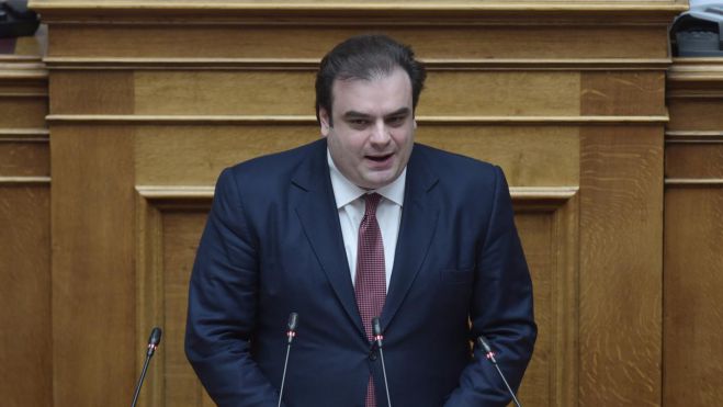 Υπουργός Παιδείας: "Ακόμα και στο διάλειμμα, θα απαγορεύεται η χρήση κινητού"!