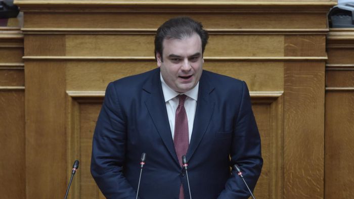 Υπουργός Παιδείας: &quot;Ακόμα και στο διάλειμμα, θα απαγορεύεται η χρήση κινητού&quot;!