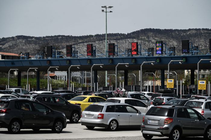 Επιστροφή εκδρομέων | Πάνω από 40.000 αυτοκίνητα έχουν περάσει από την &quot;Αθηνών - Κορίνθου&quot;!