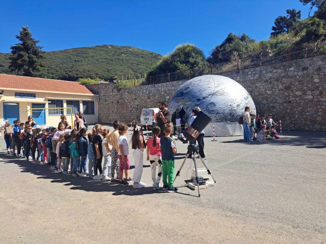 Στα Τρόπαια το φορητό ψηφιακό πλανητάριο! (εικόνες)