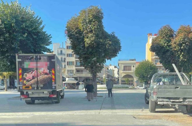 Σμυρνιώτης σε Τζιούμη για την κεντρική πλατεία: "Κοροϊδεύετε τον κόσμο, μπροστά στα μάτια του!"